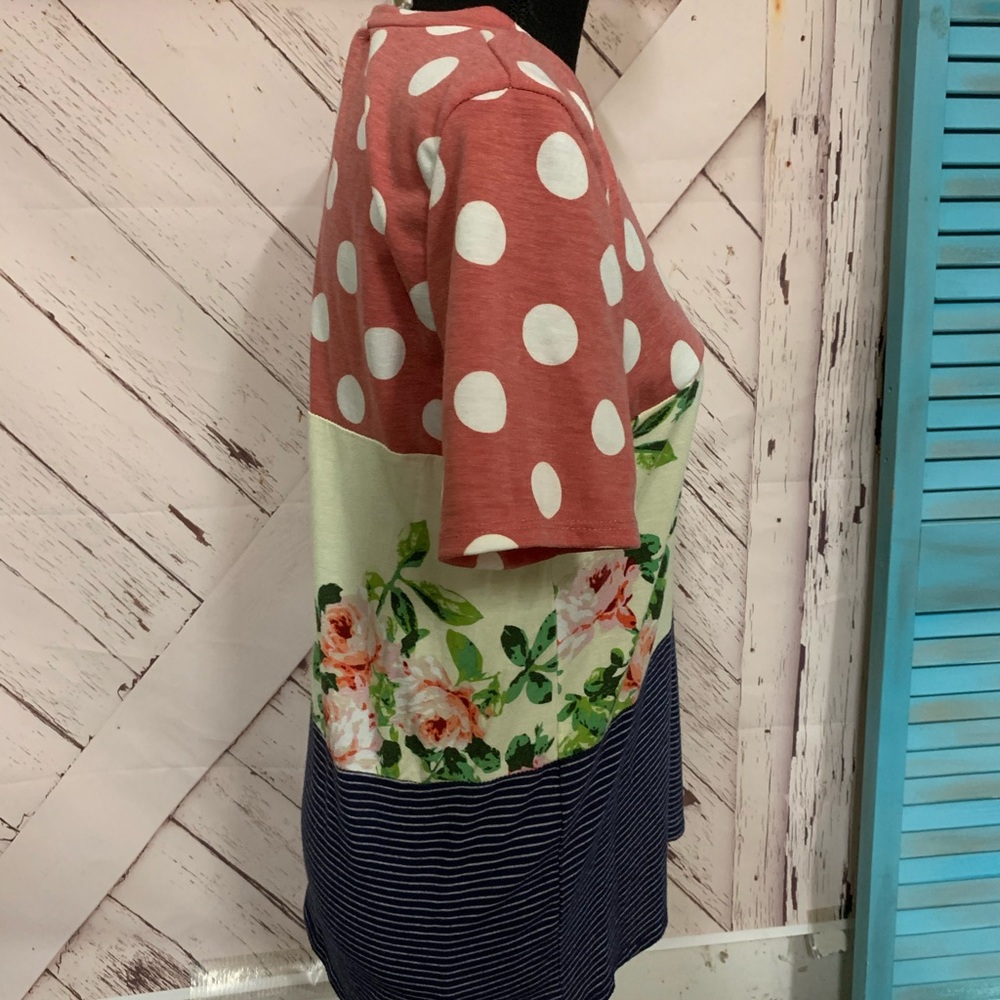 Tripled pattern top - Picture 2 of 4